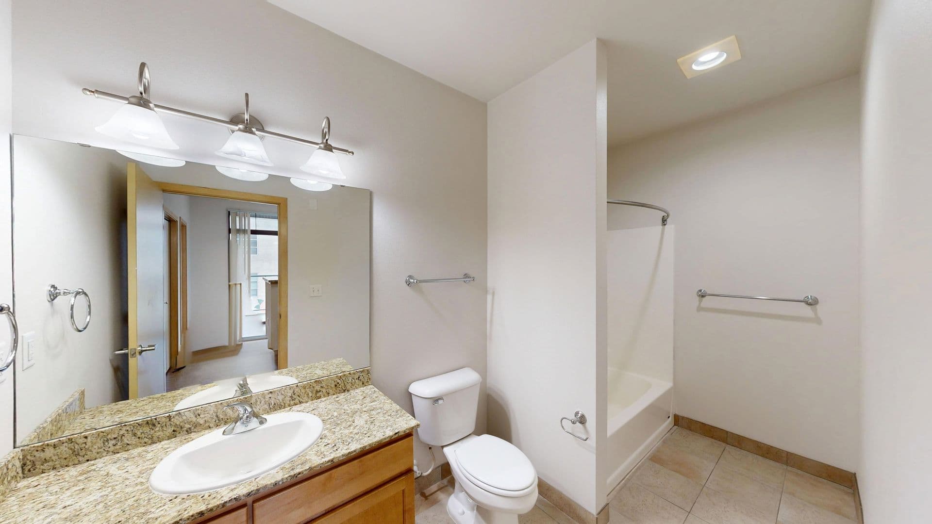 Madison Apartment: 18 S Bedford St