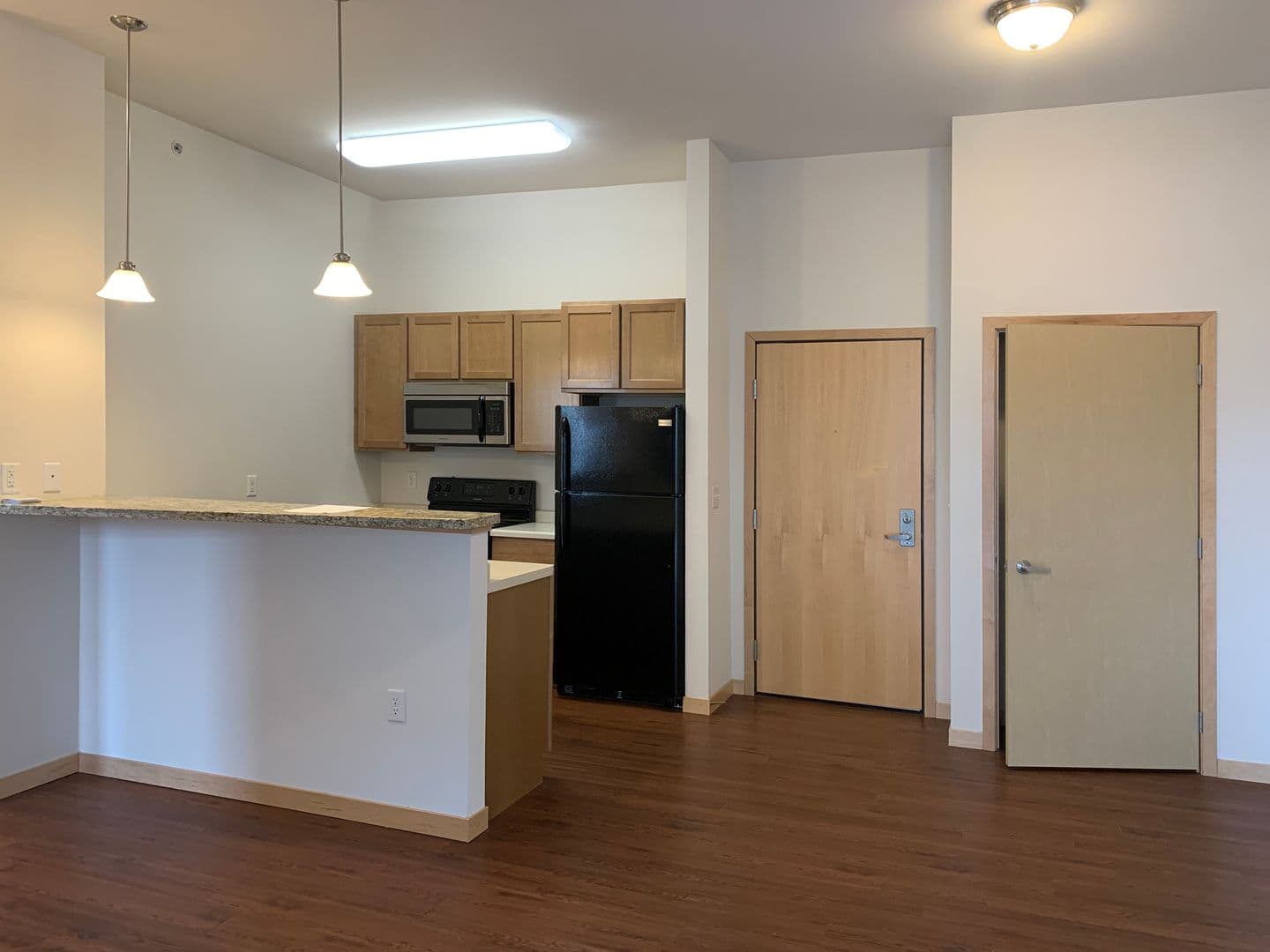 Madison Apartment: 18 S Bedford St