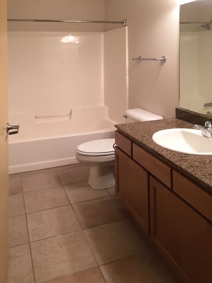 Madison Apartment: 18 S Bedford St