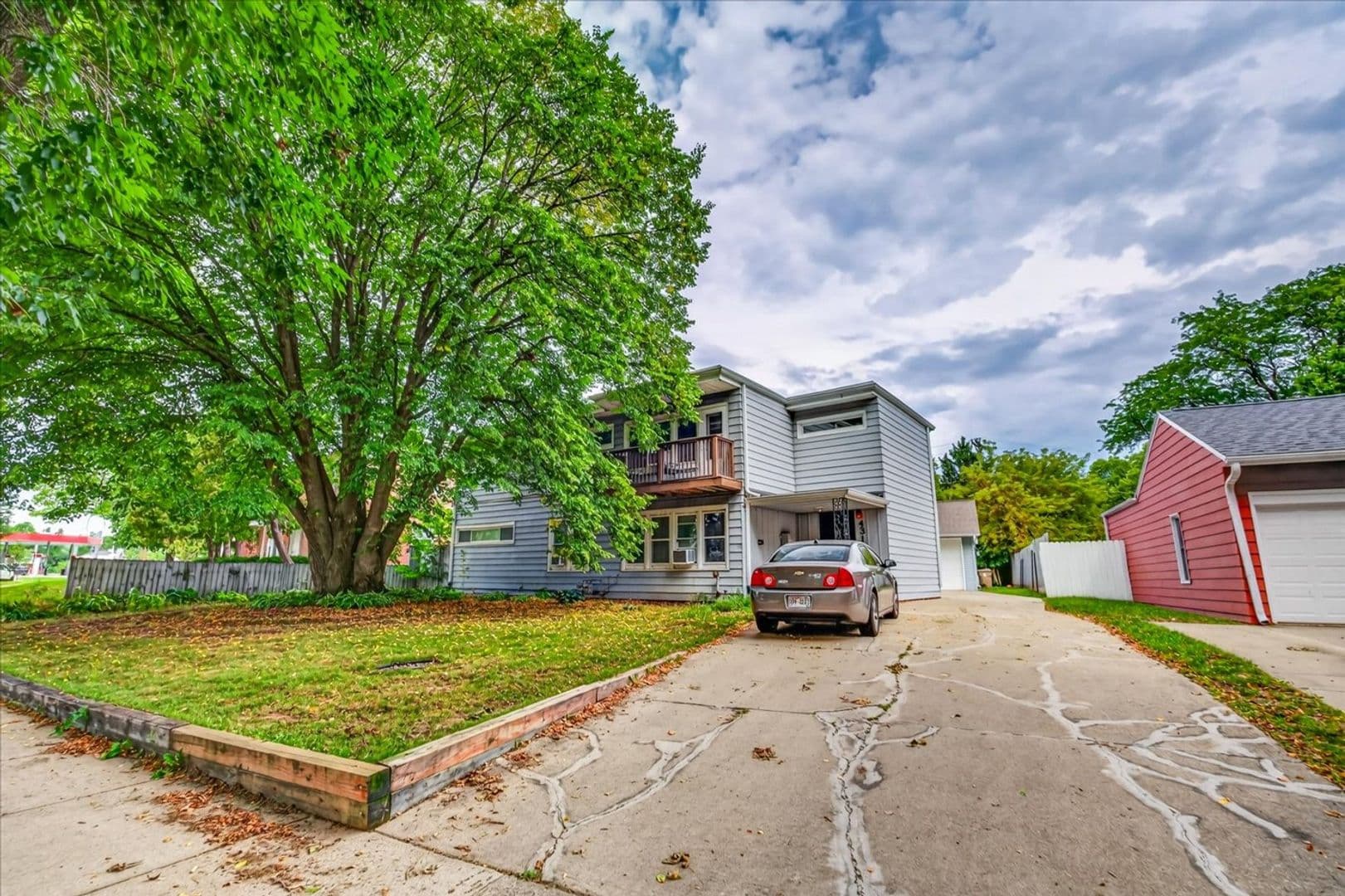 Madison Apartment: 4310 Mohawk Dr