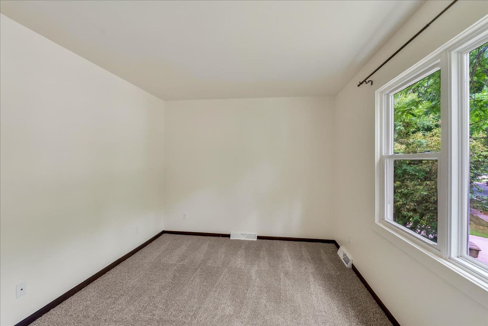 Madison Apartment: 6517-6519 Tottenham Rd