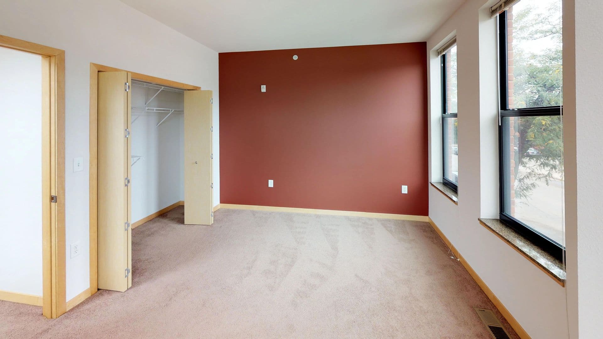 Madison Apartment: 18 S Bedford St