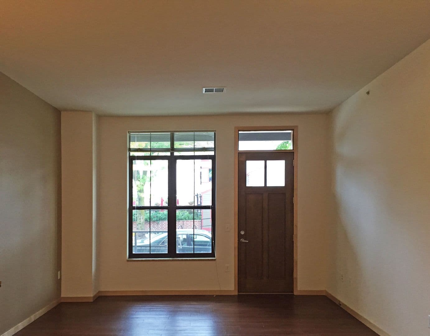 Madison Apartment: 18 S Bedford St