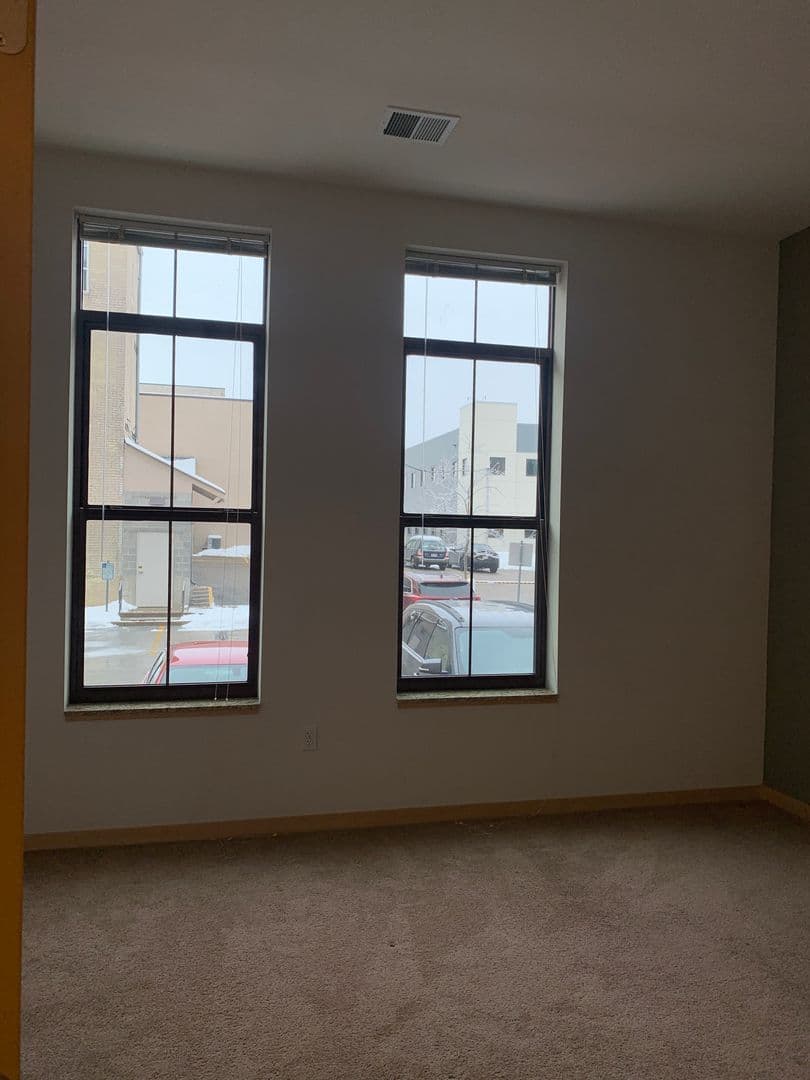 Madison Apartment: 18 S Bedford St