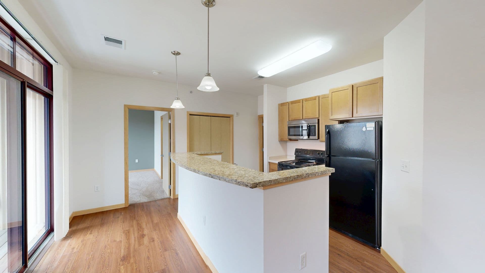 Madison Apartment: 18 S Bedford St