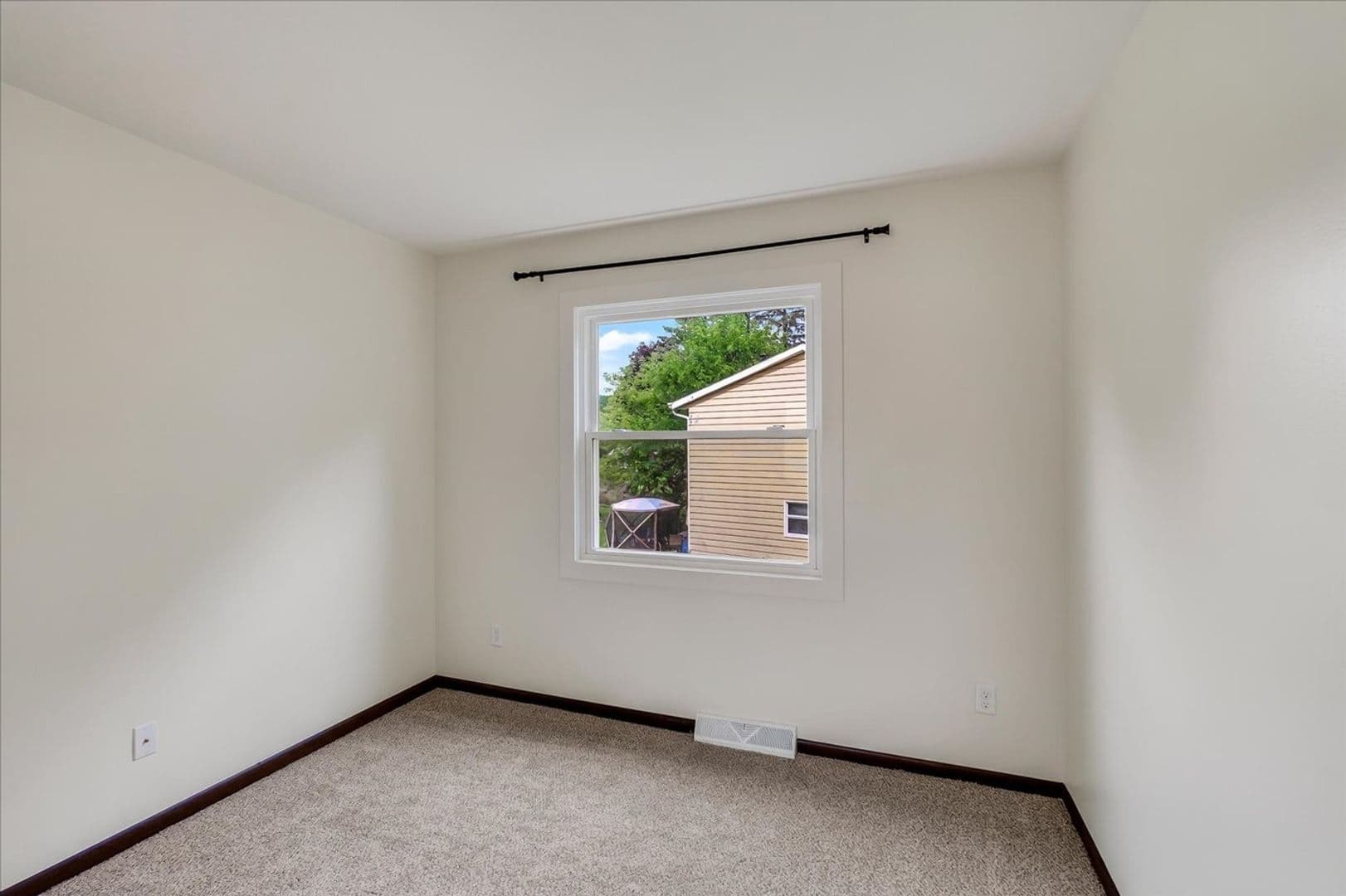 Madison Apartment: 6517-6519 Tottenham Rd