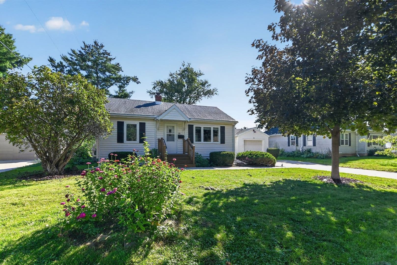 Verona House: 211 N Shuman St