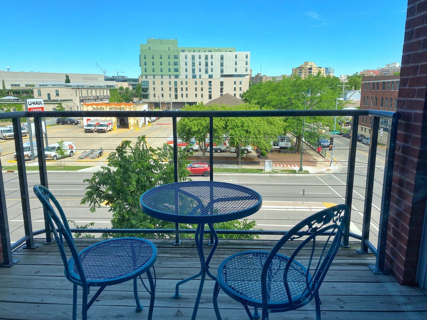 Madison Apartment: 18 S Bedford St