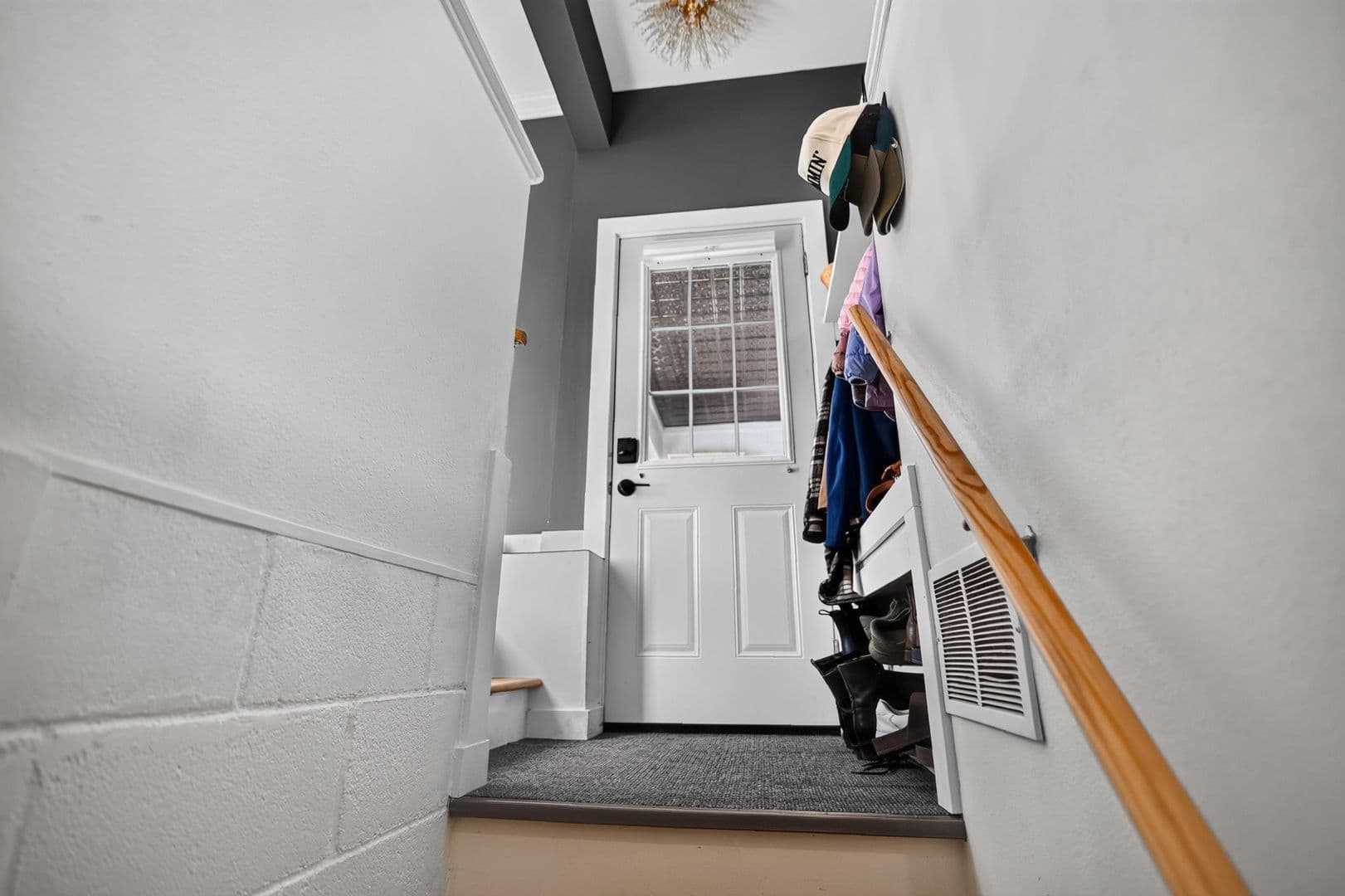 Verona House: 211 N Shuman St