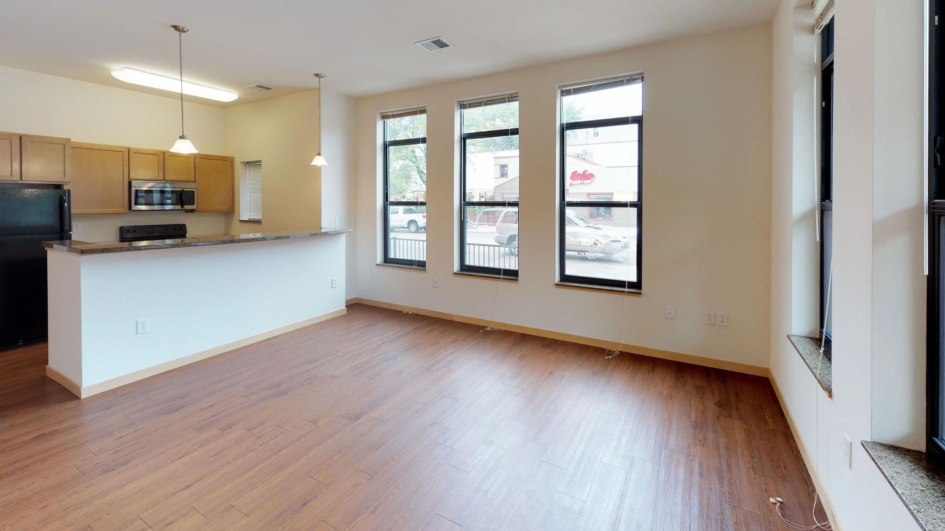 Madison Apartment: 18 S Bedford St