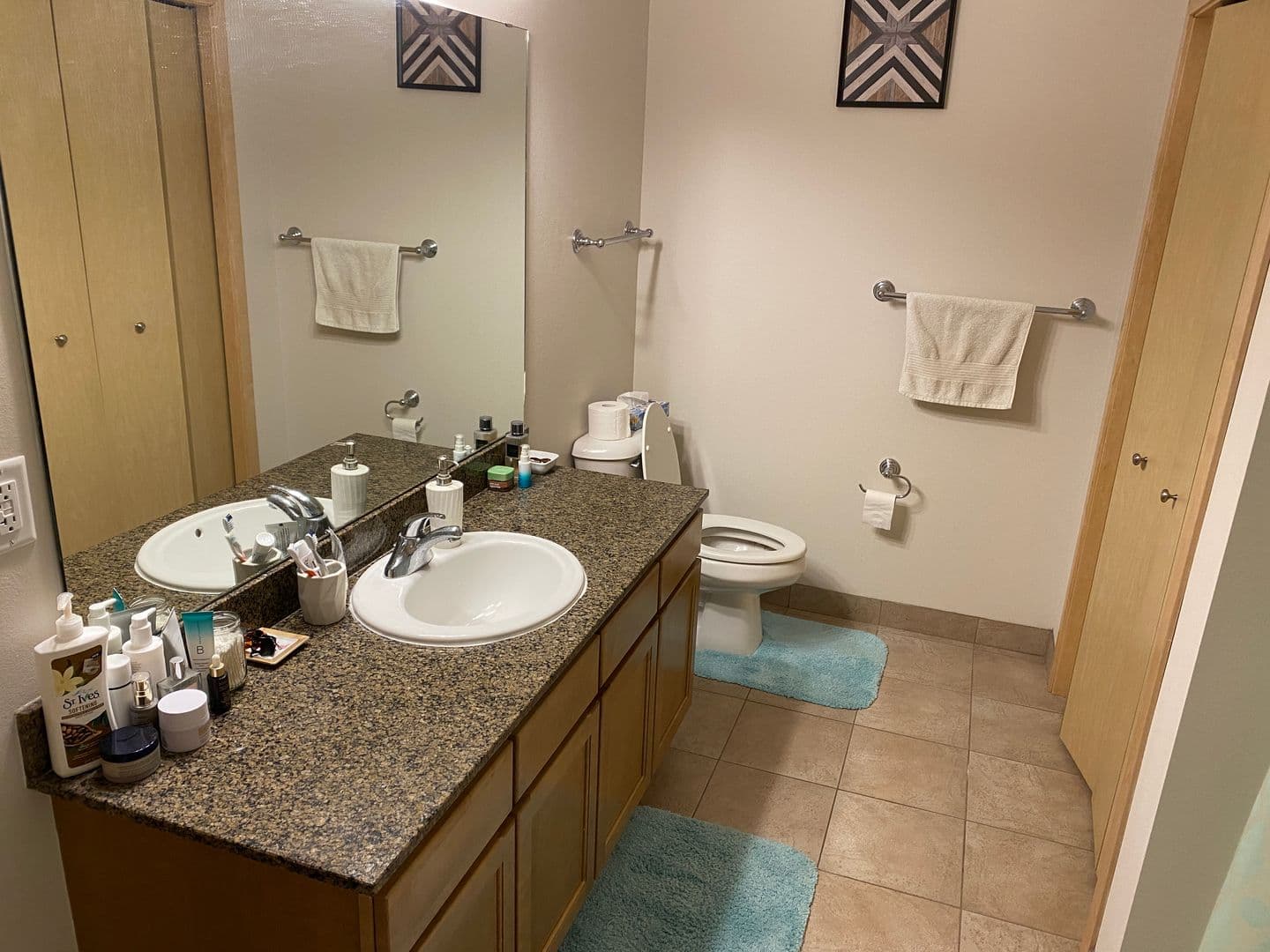 Madison Apartment: 18 S Bedford St