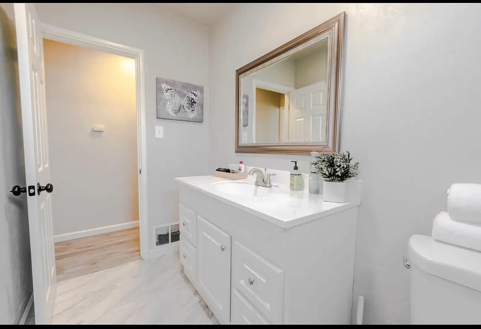 Hanford Apartment: 318 W. Florinda -C