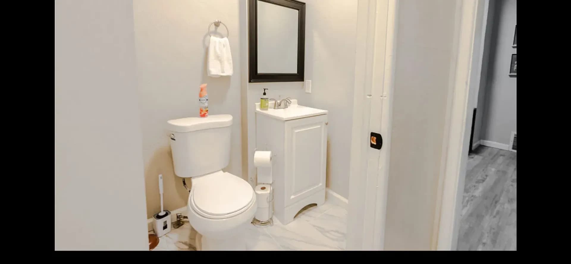 Hanford Apartment: 318 W. Florinda -C