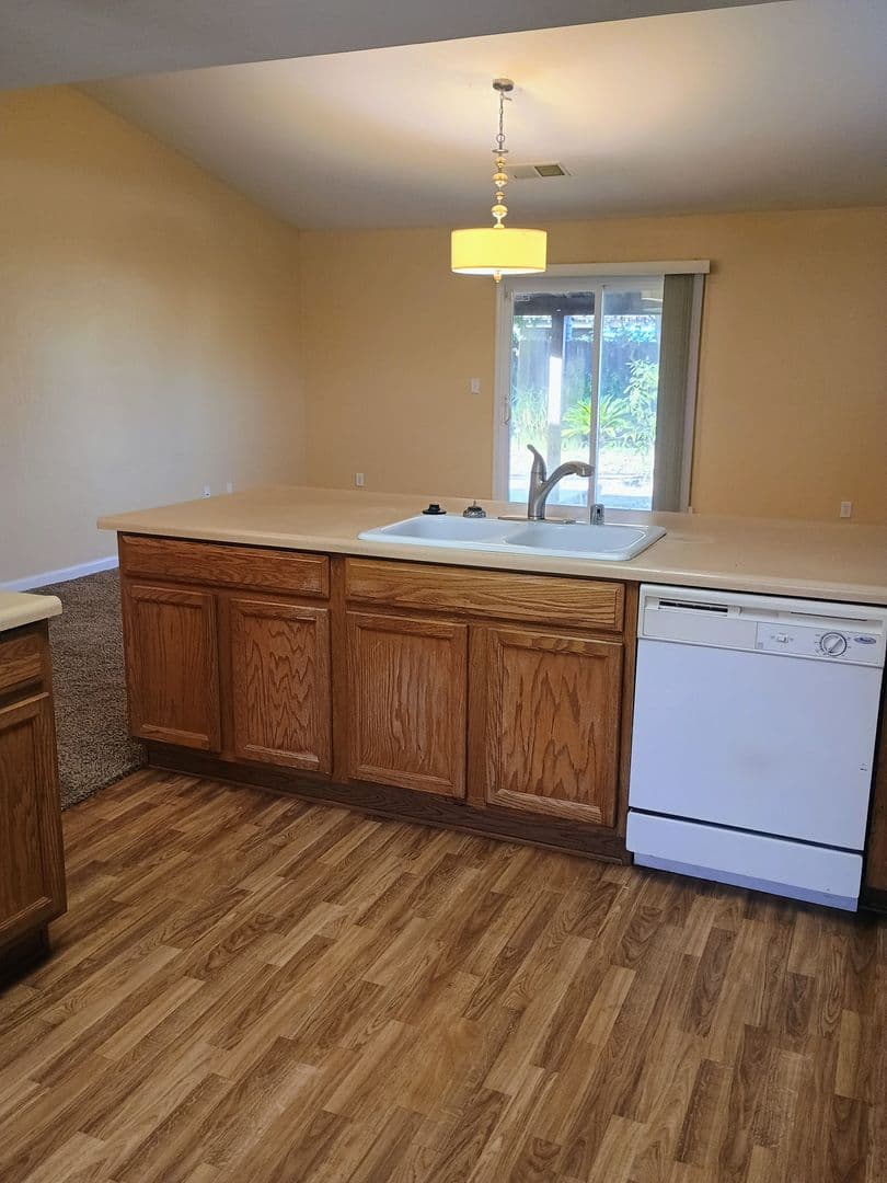 Visalia House: 2630 E. Parkview Ave