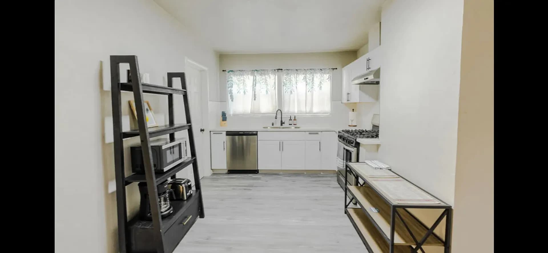 Hanford Apartment: 318 W. Florinda -C