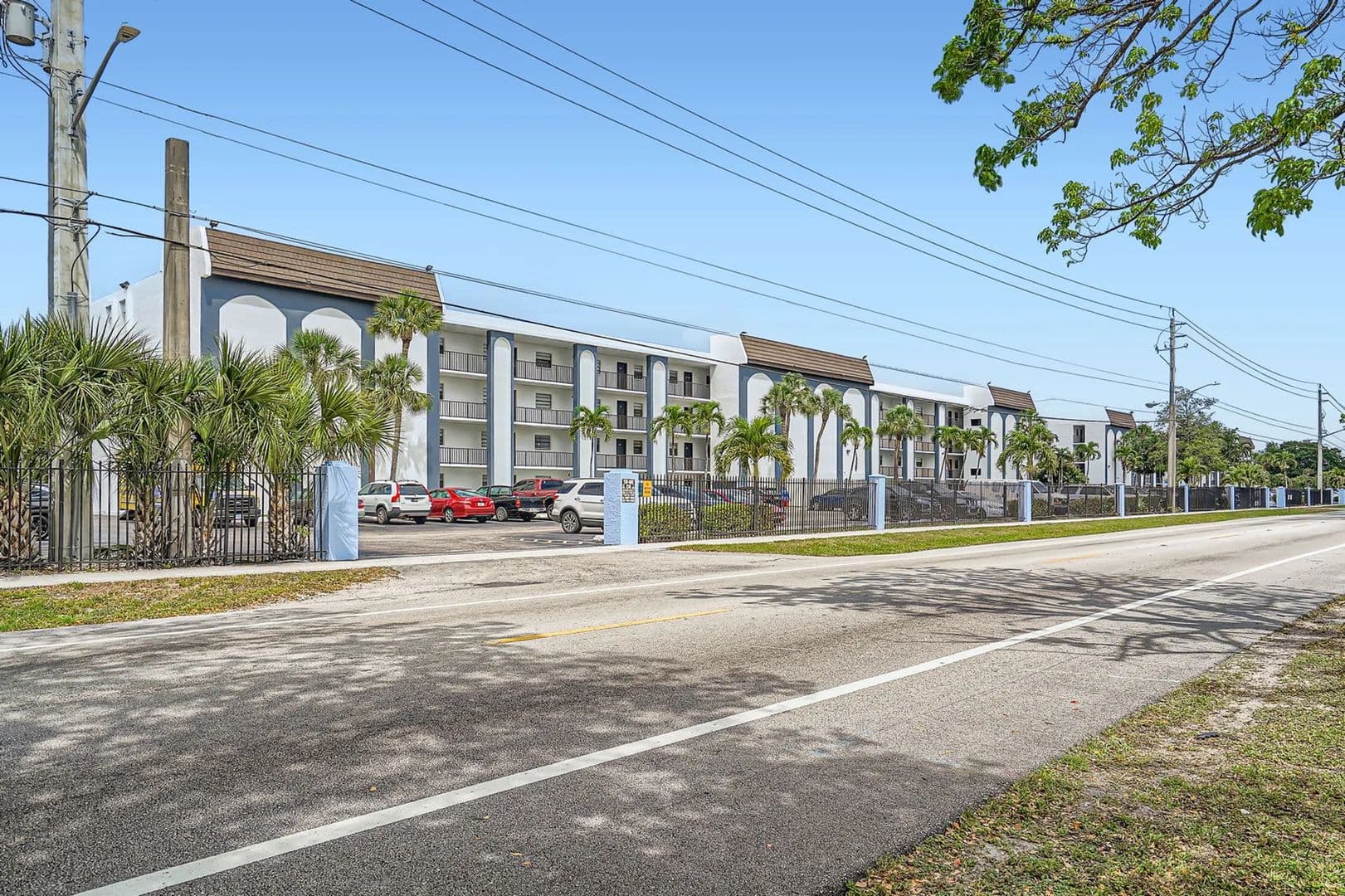 Lauderhill House: 2101 NW 55th Ave