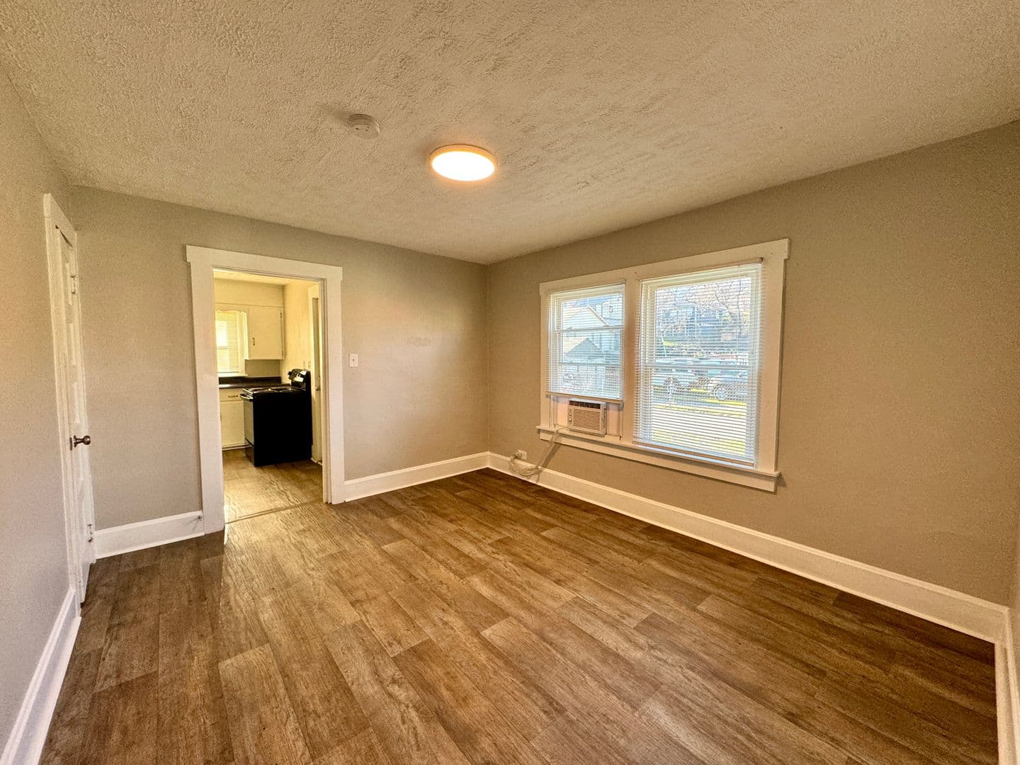 Frankfort Apartment: 103 Swigert Ave