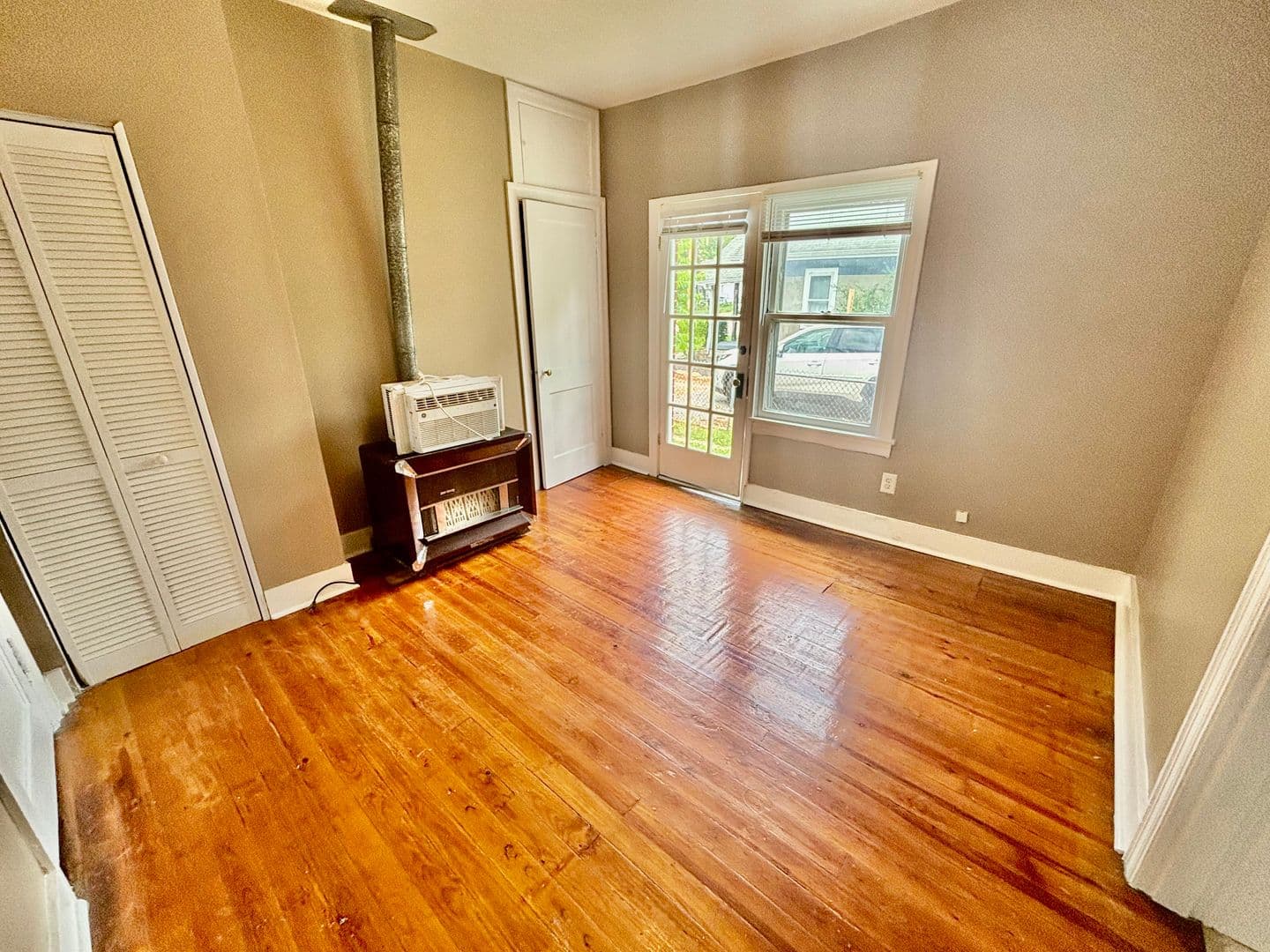 Lexington Apartment: 312 Lincoln Avenue Unit B
