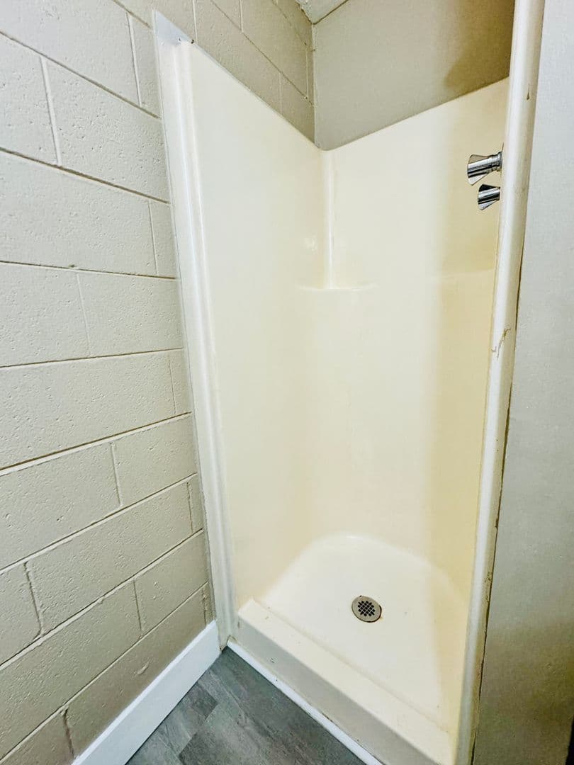 Winchester Apartment: 401 N. Maple St. Unit 3