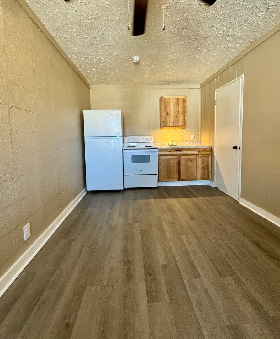 Winchester Apartment: 1018 W. Lexington Ave #4