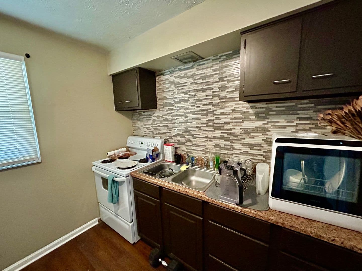 Lexington Apartment: 140 Kentucky Ave  - 12
