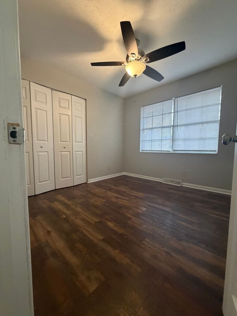 Frankfort House: 147 Meredith Ave