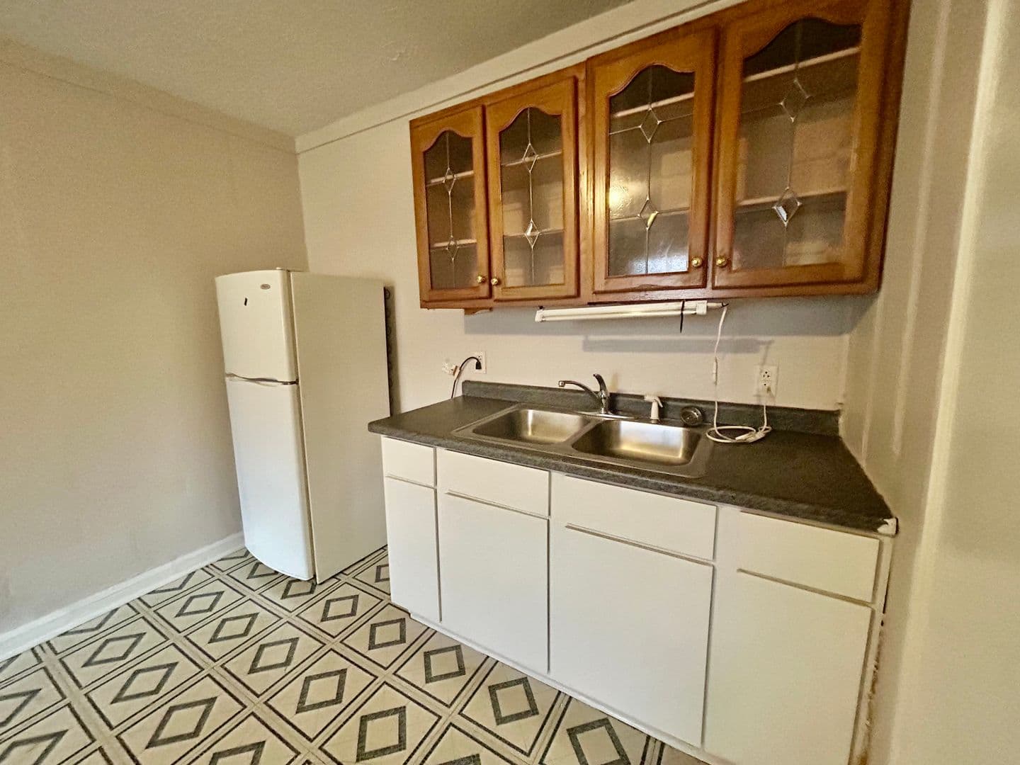 Winchester Apartment: 1018 W. Lexington Ave. Unit 19