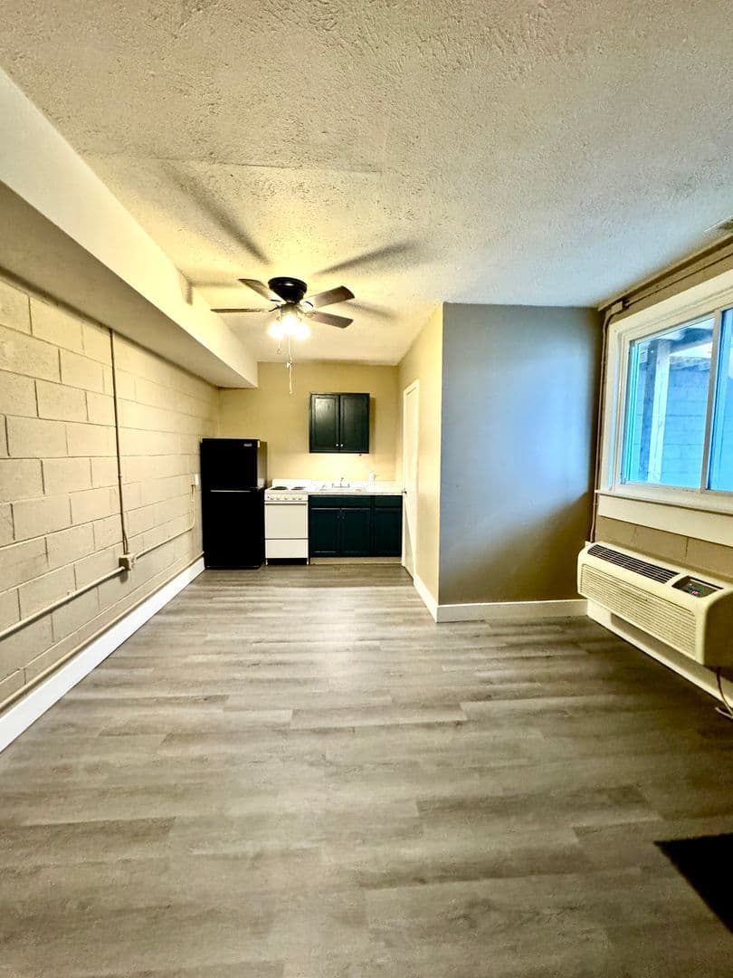 Winchester Apartment: 401 N. Maple St. Unit 3