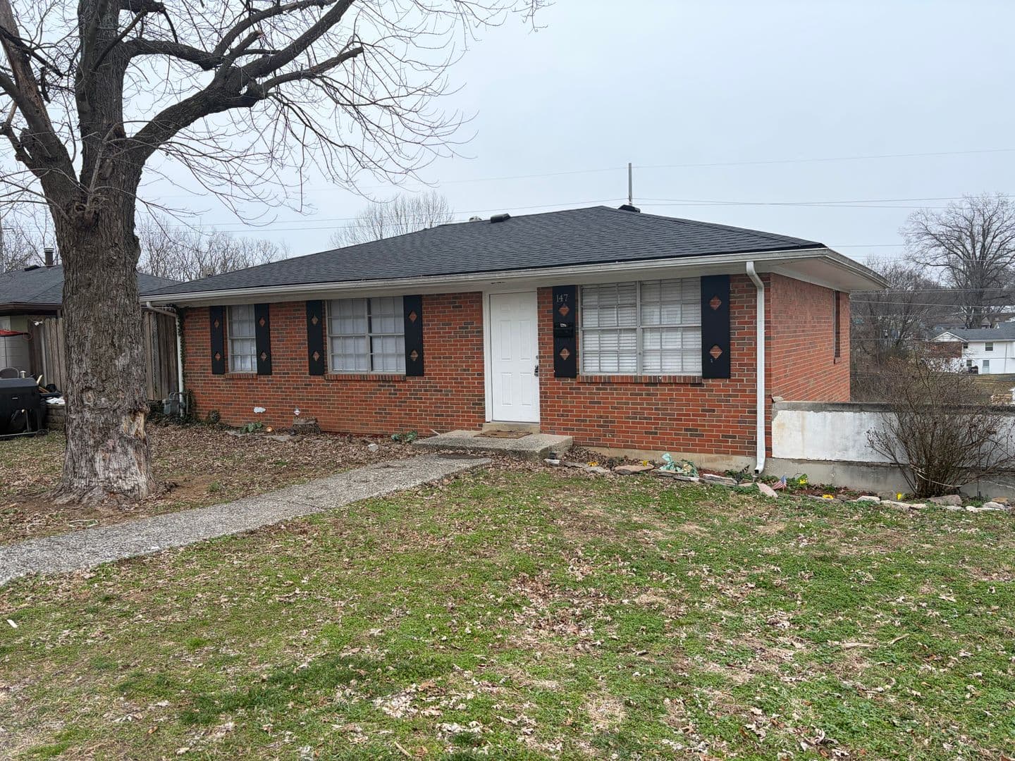 Frankfort House: 147 Meredith Ave