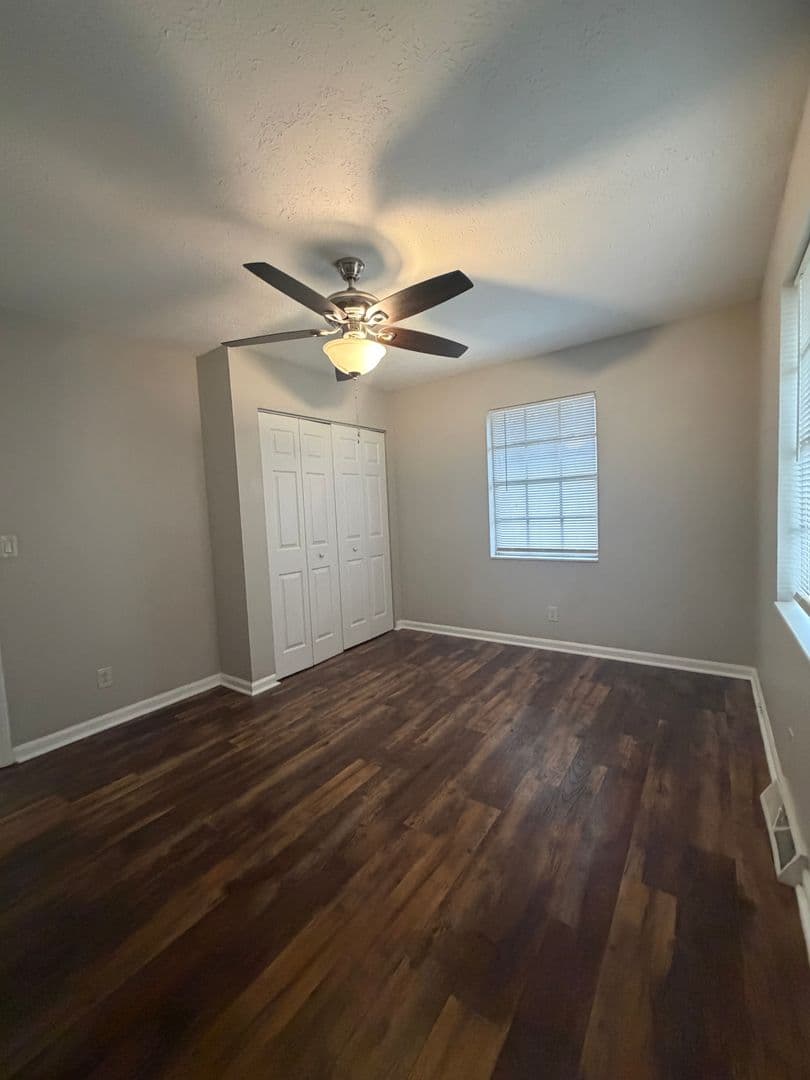 Frankfort House: 147 Meredith Ave
