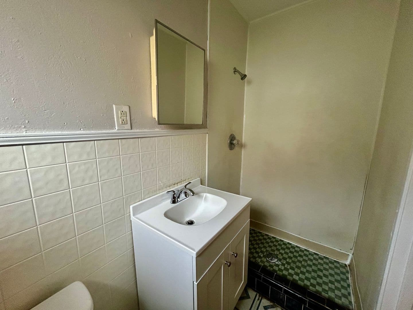 Winchester Apartment: 1018 W. Lexington Ave. Unit 19