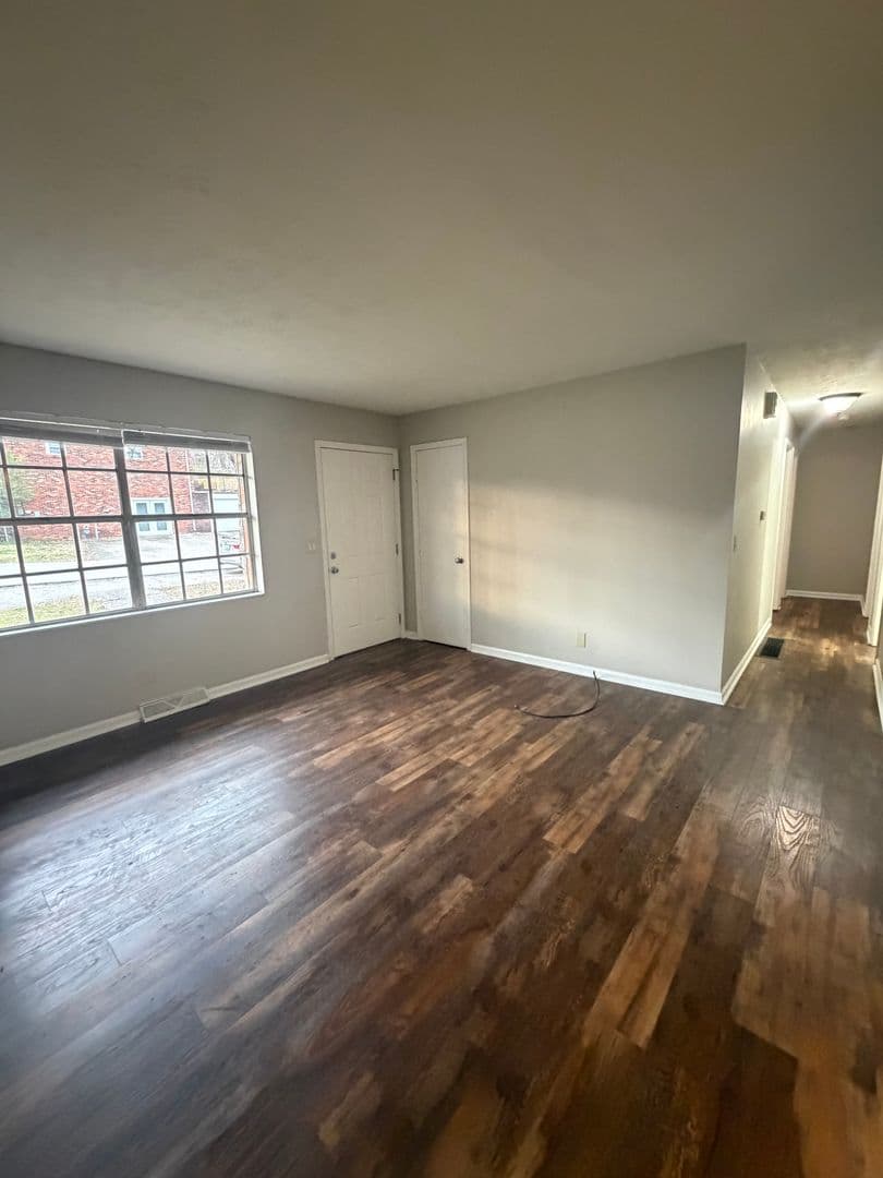 Frankfort House: 147 Meredith Ave