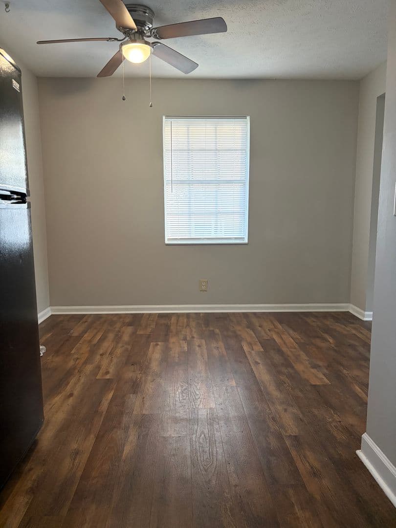 Frankfort House: 147 Meredith Ave