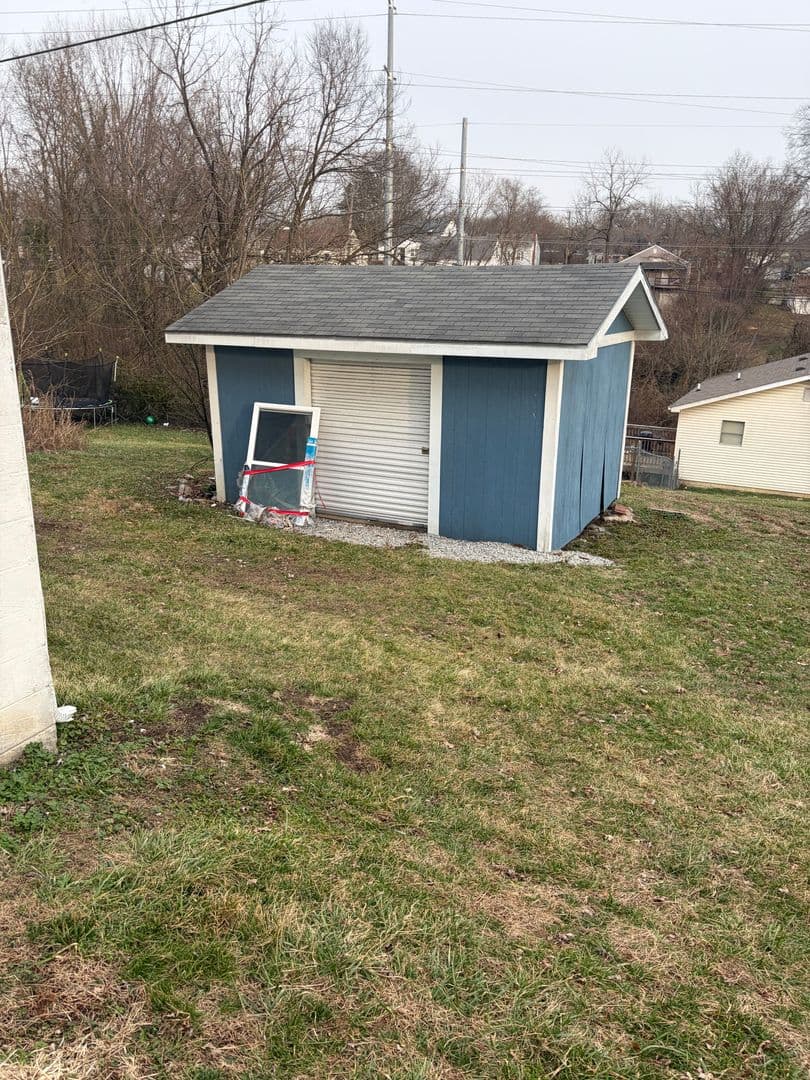 Frankfort House: 147 Meredith Ave