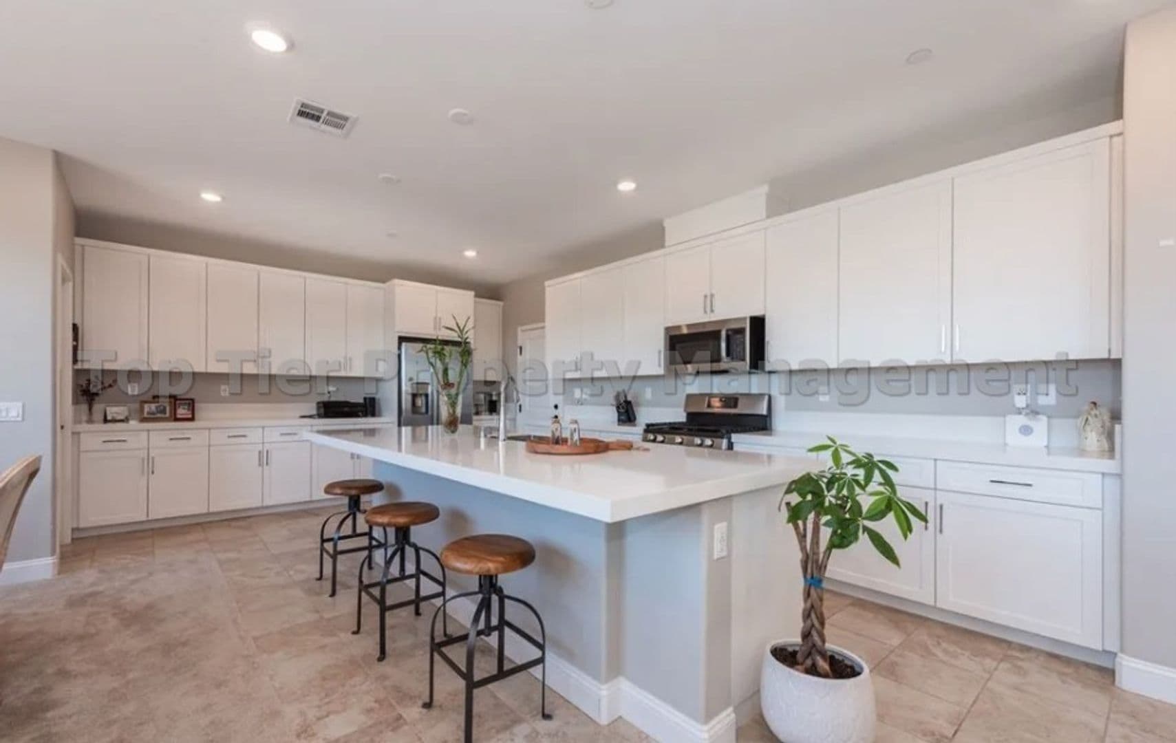 Escondido House: 1699 Carol Lee Lane
