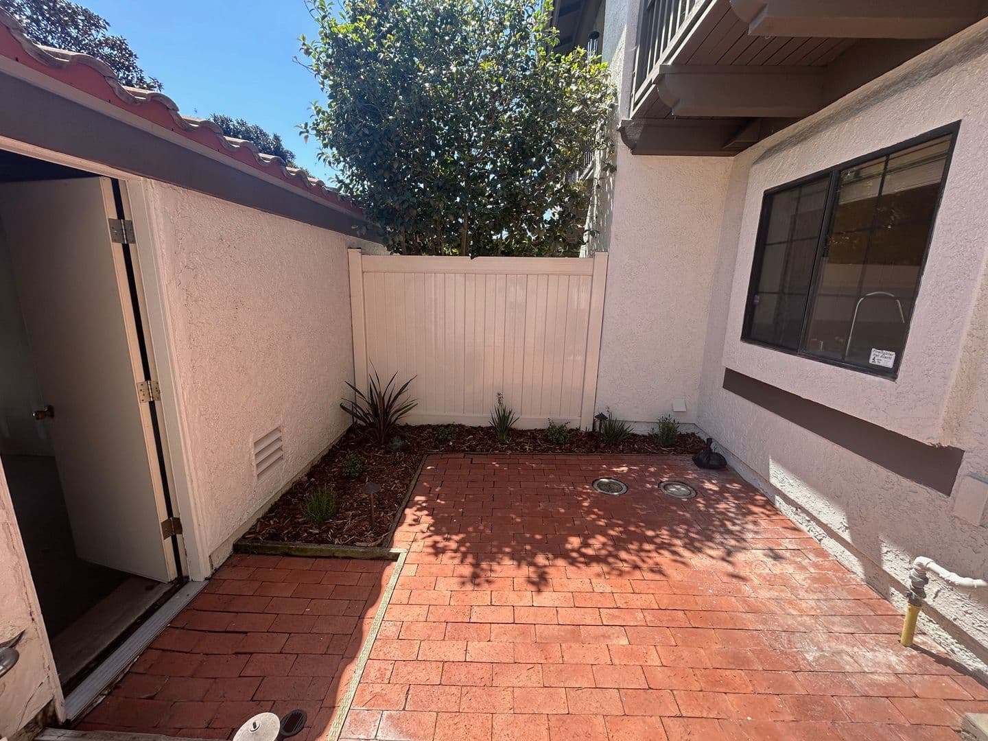 Carlsbad Townhome: 6811 Alderwood Drive