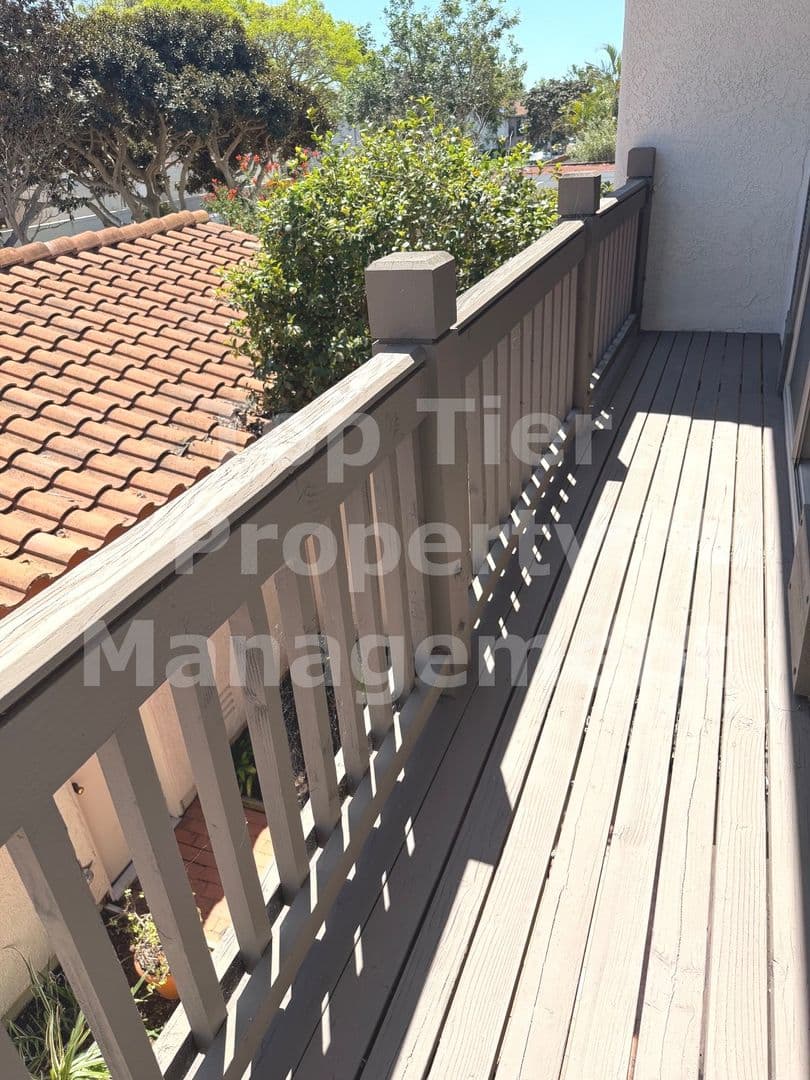 Carlsbad Townhome: 6811 Alderwood Drive