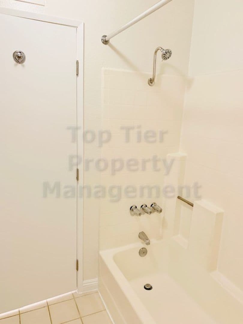 San Diego House: 4015 Porte La Paz Unit 135