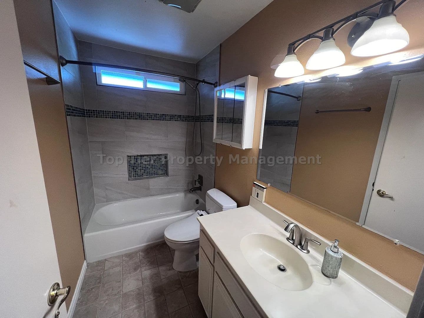 San Diego House: 11392  Paseo Albacete