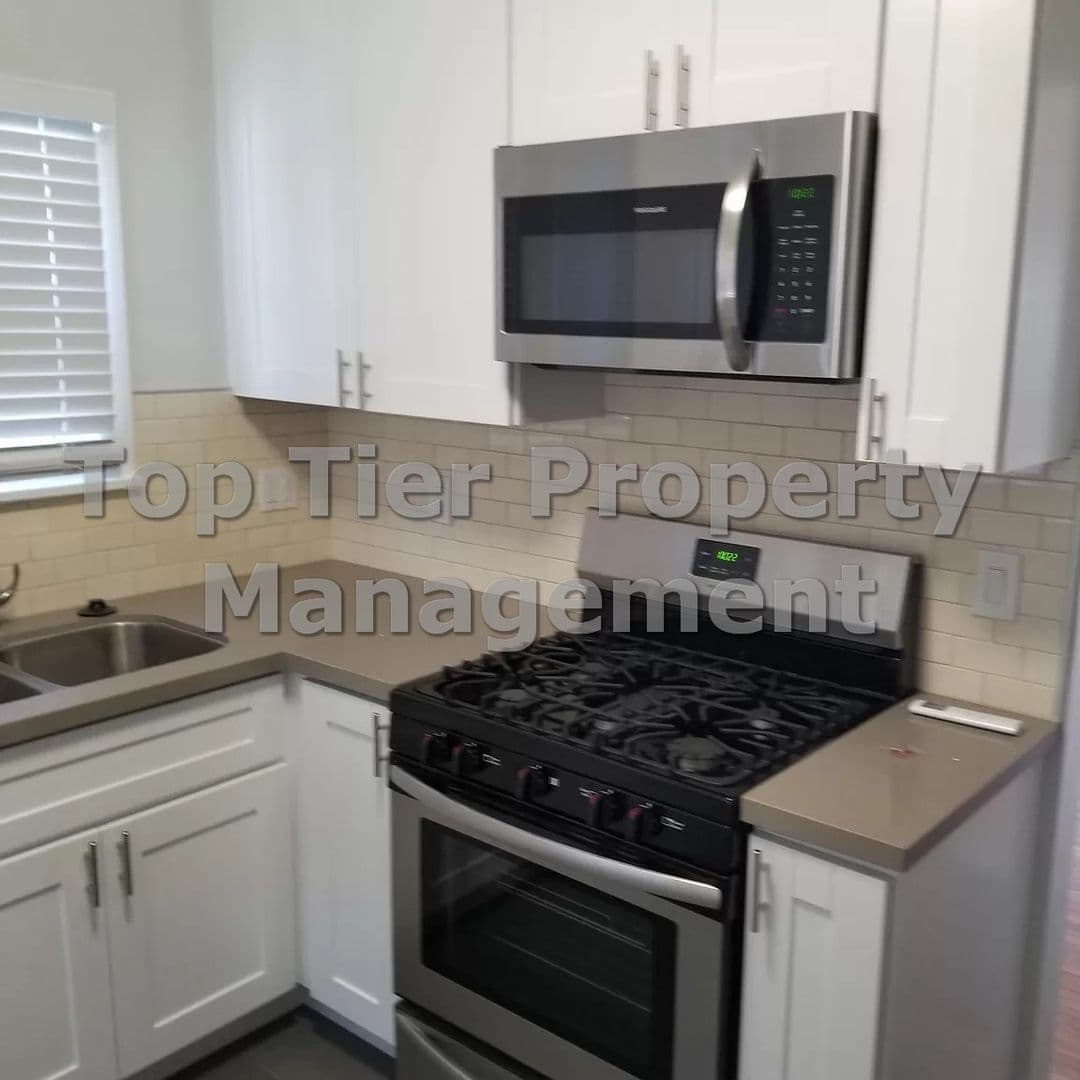 San Diego Condo: 2943 Kalmia Street