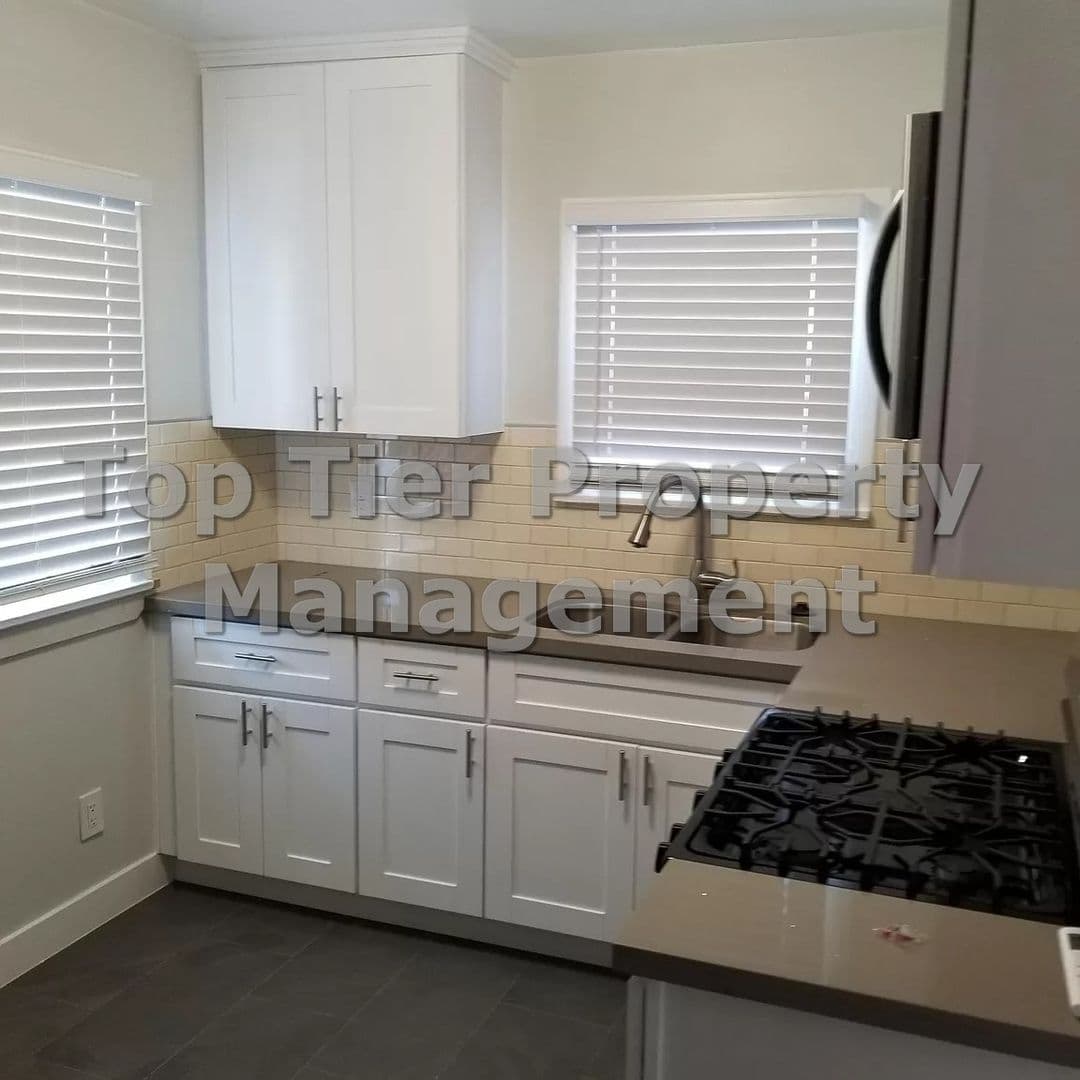 San Diego Condo: 2943 Kalmia Street