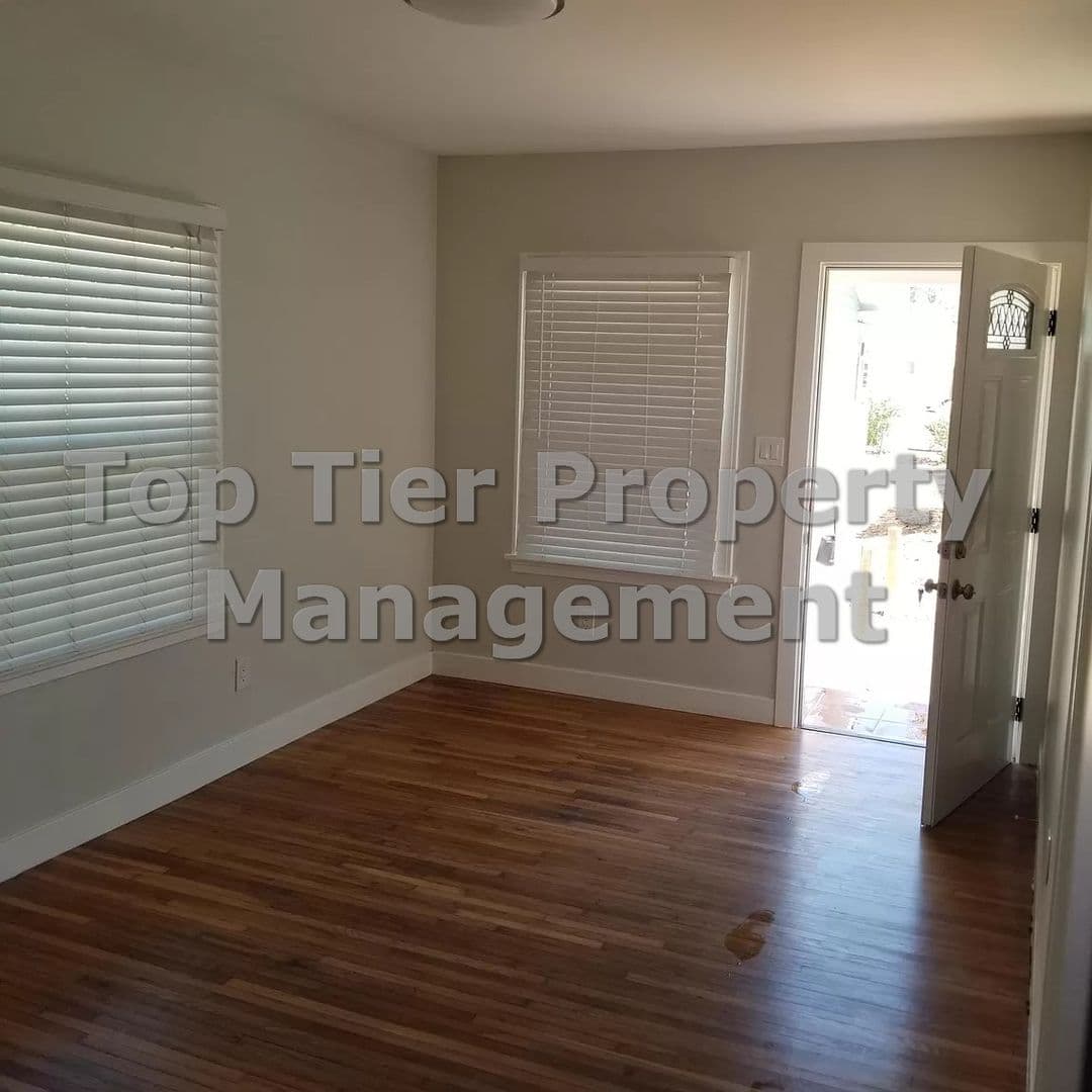 San Diego Condo: 2943 Kalmia Street
