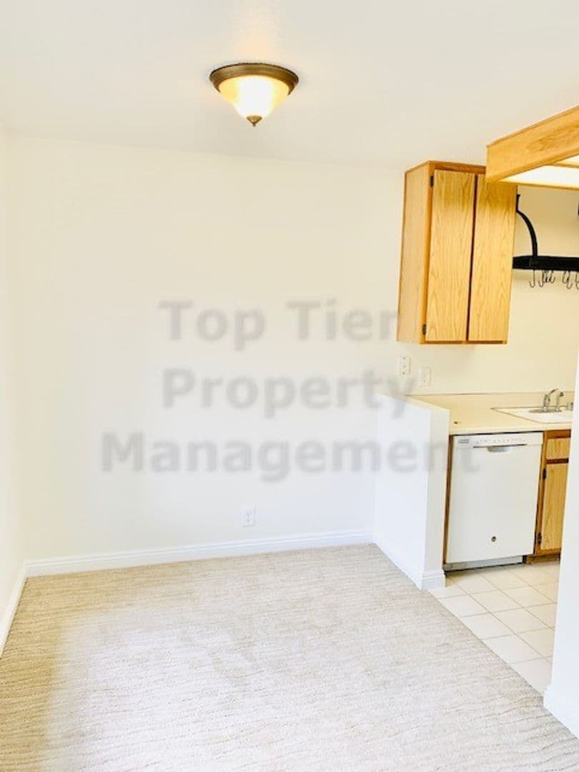San Diego House: 4015 Porte La Paz Unit 135