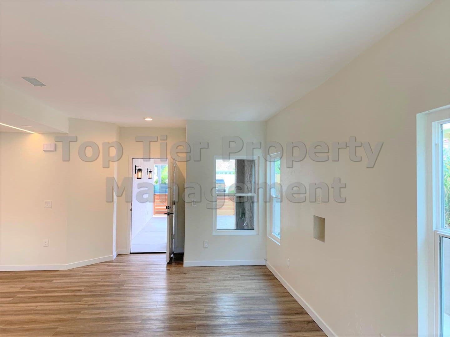Carlsbad House: 6724 Corintia Street
