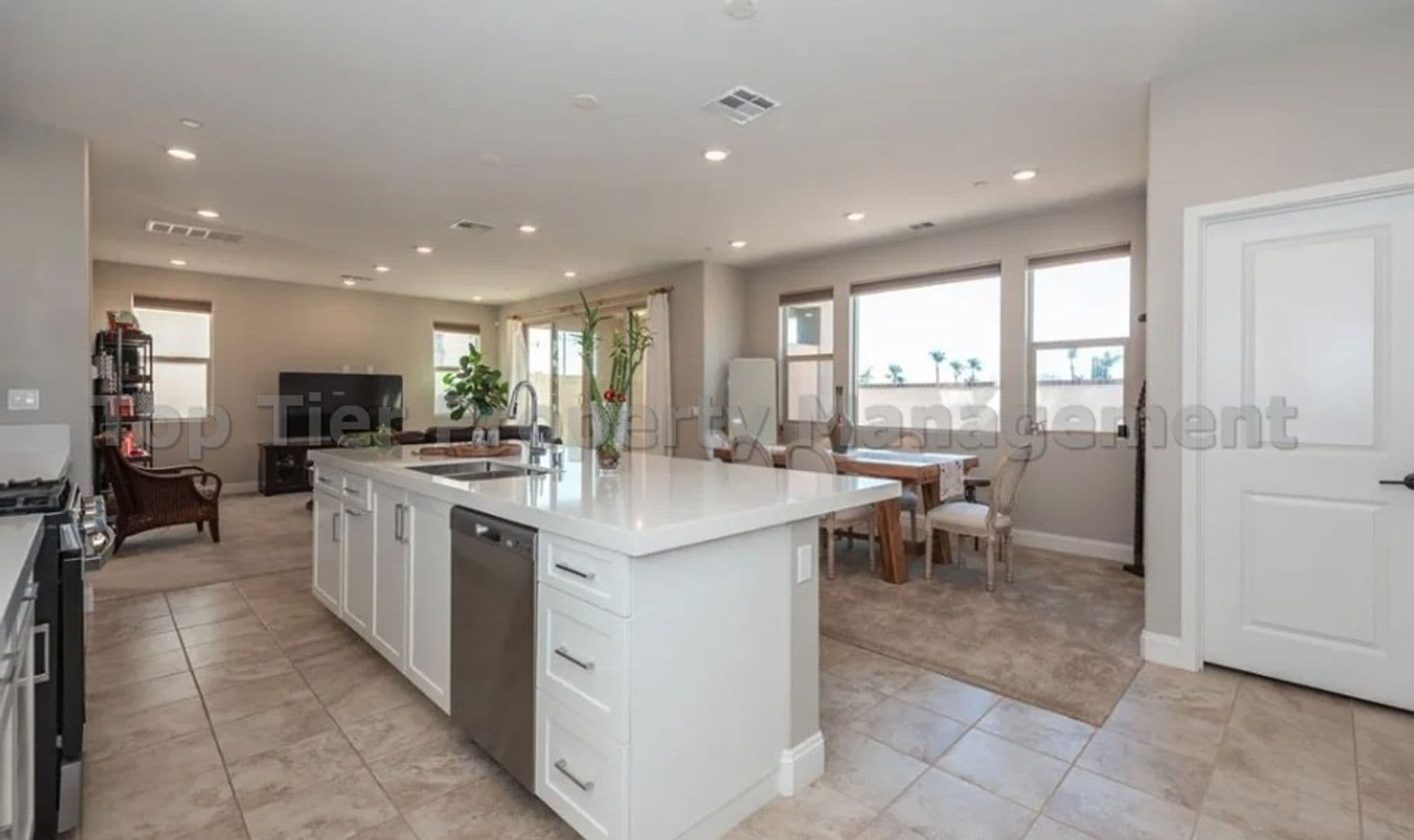 Escondido House: 1699 Carol Lee Lane