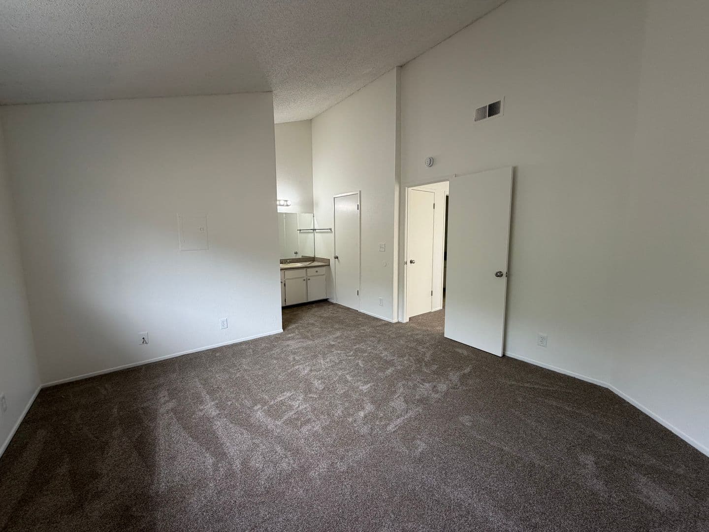 San Jose Apartment: 4755 Snow Drive