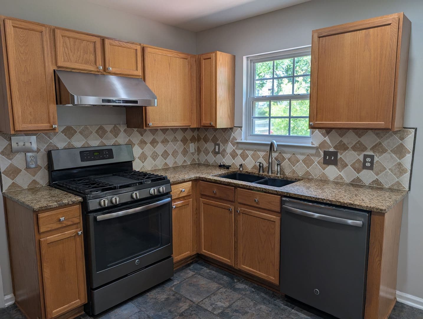 Charlotte House: 9935 Redbud Tree CT