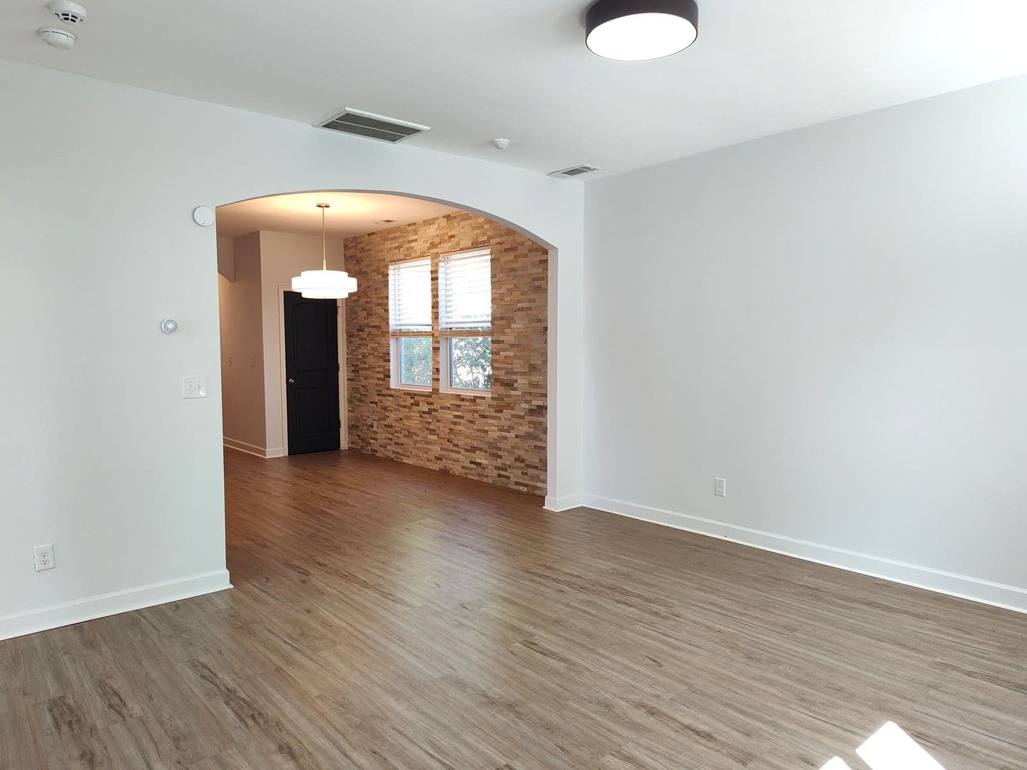 Charlotte House: 605 Lumber Ln