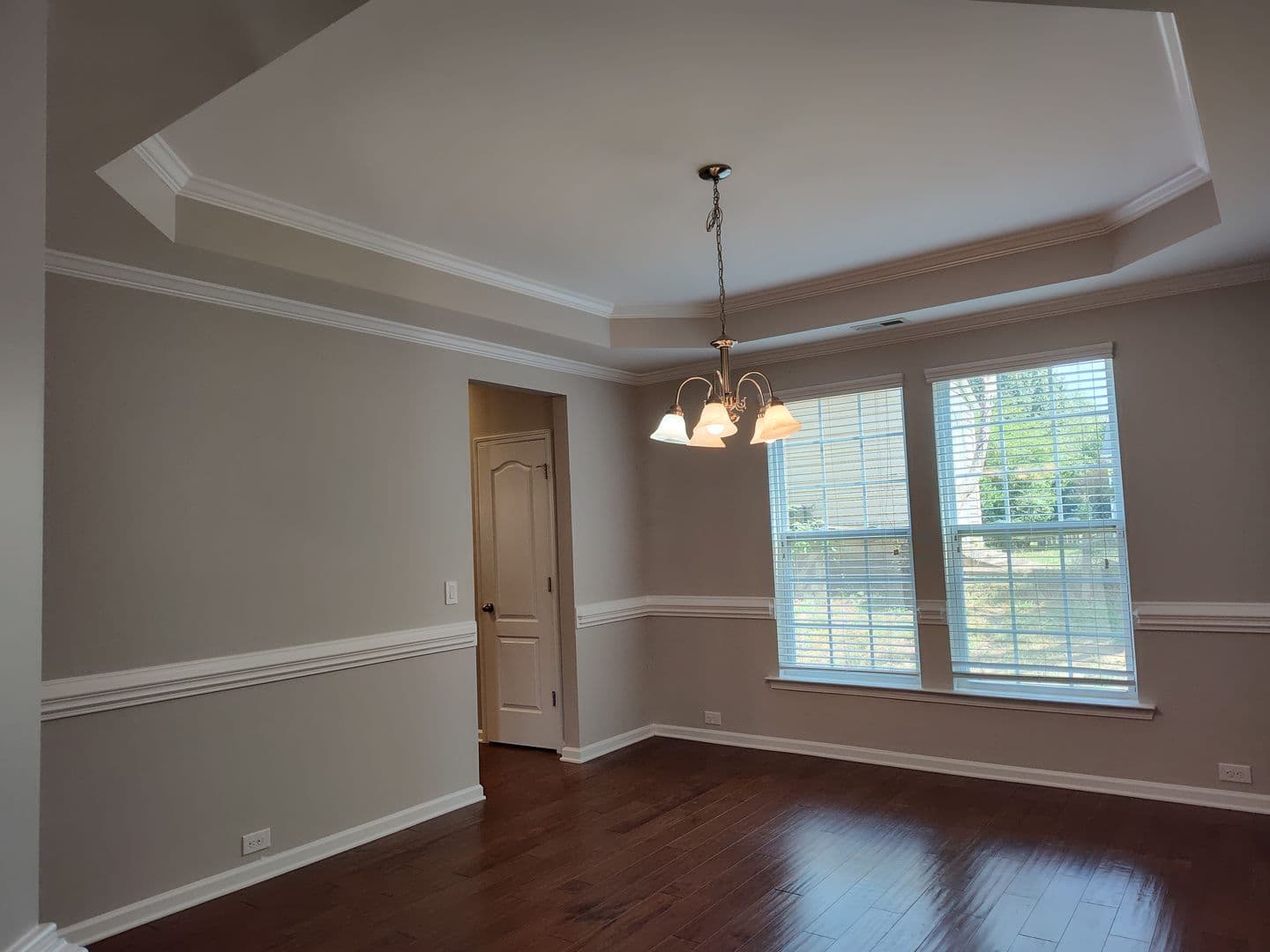 Charlotte House: 8611 Burnside Ln
