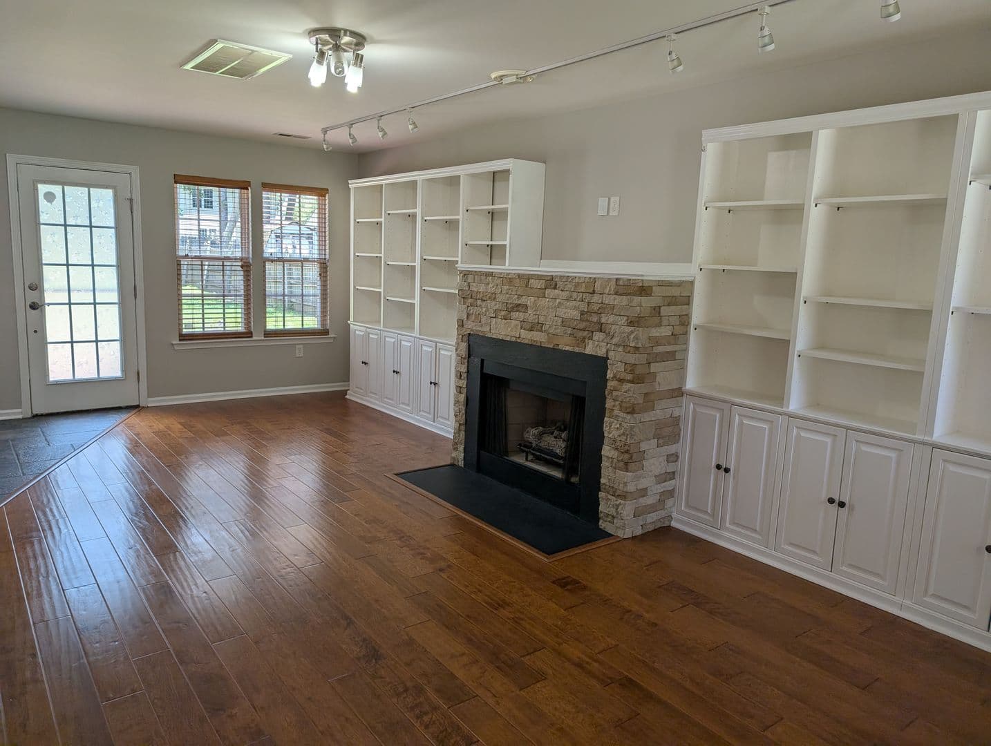 Charlotte House: 9935 Redbud Tree CT